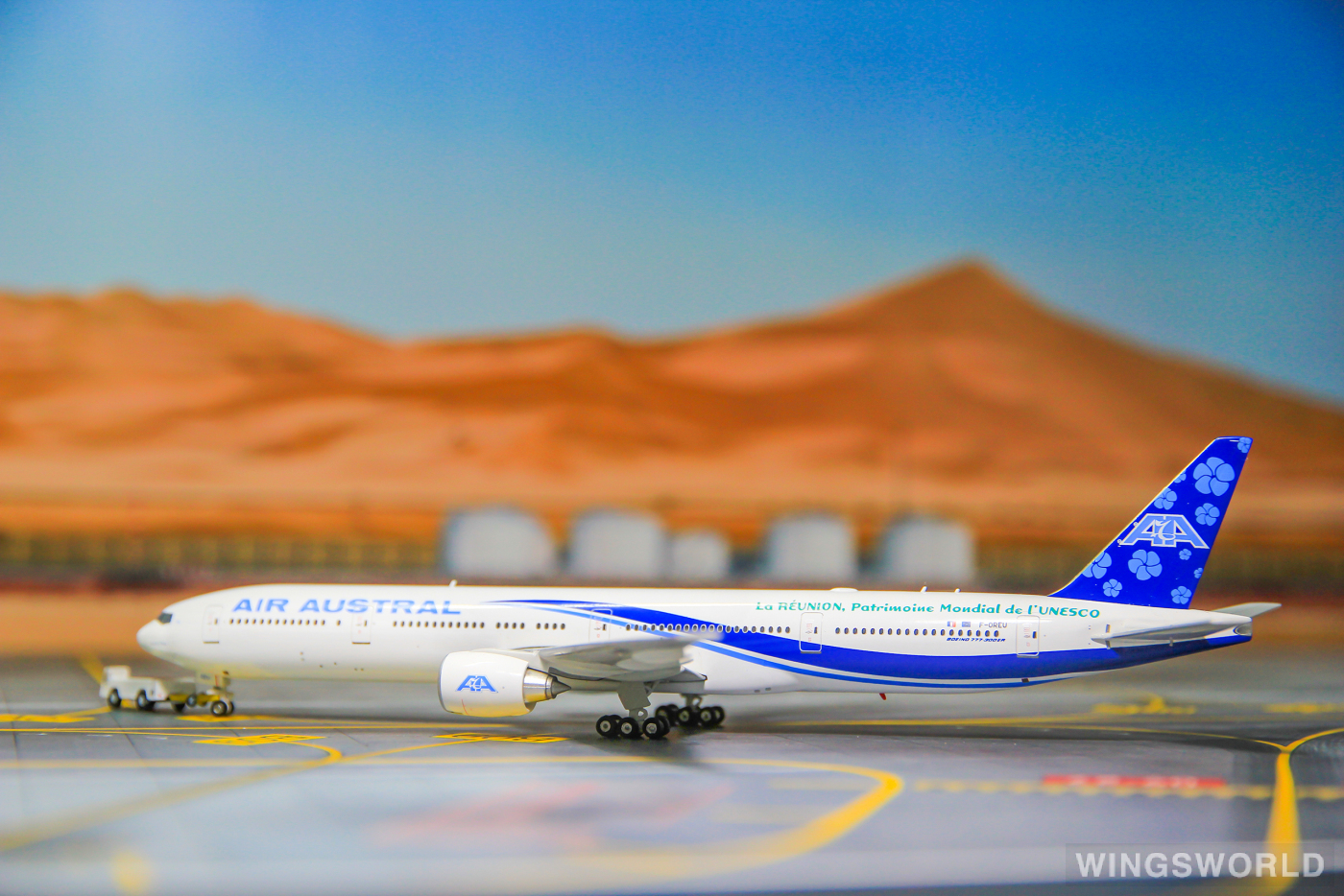 Phoenix 1:400 PH11037 Air Austral 留尼旺航空 Boeing 777-300ER F-OREU