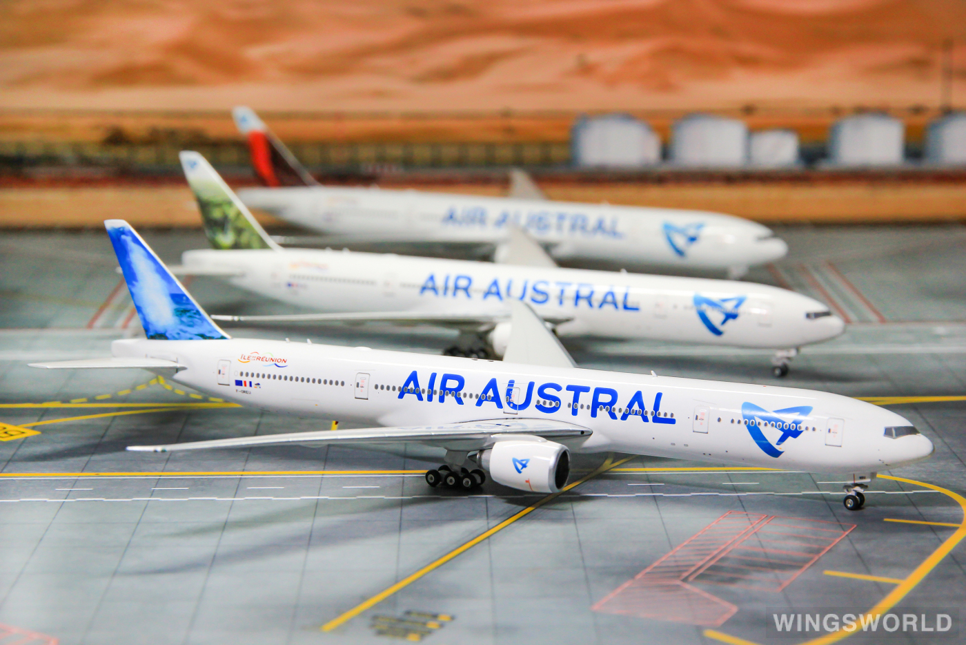 Phoenix 1:400 PH11256B Air Austral 留尼旺航空 Boeing 777-300ER F-OREU