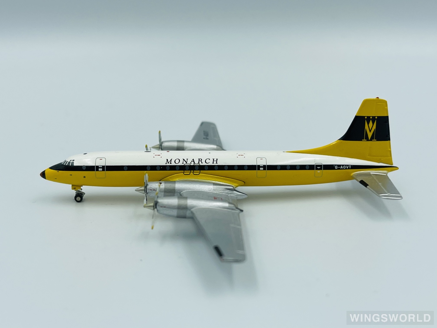 Geminijets 1:400 GJMON216 Monarch Airlines 君主航空 Bristol 175 Britannia G-AOVT