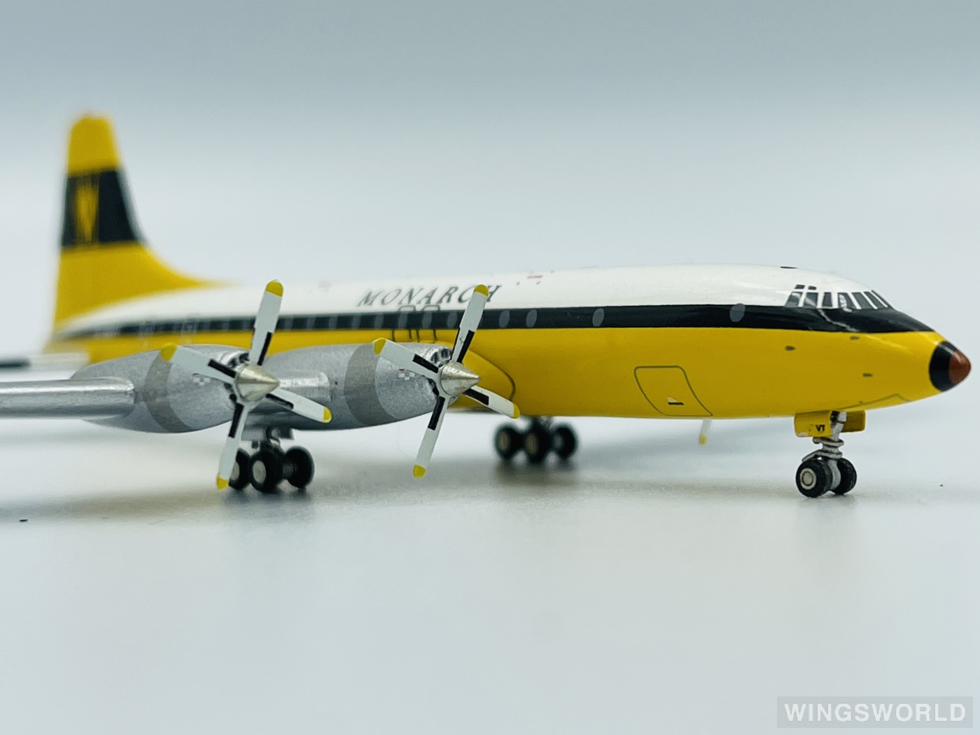 Geminijets 1:400 GJMON216 Monarch Airlines 君主航空 Bristol 175 Britannia G-AOVT