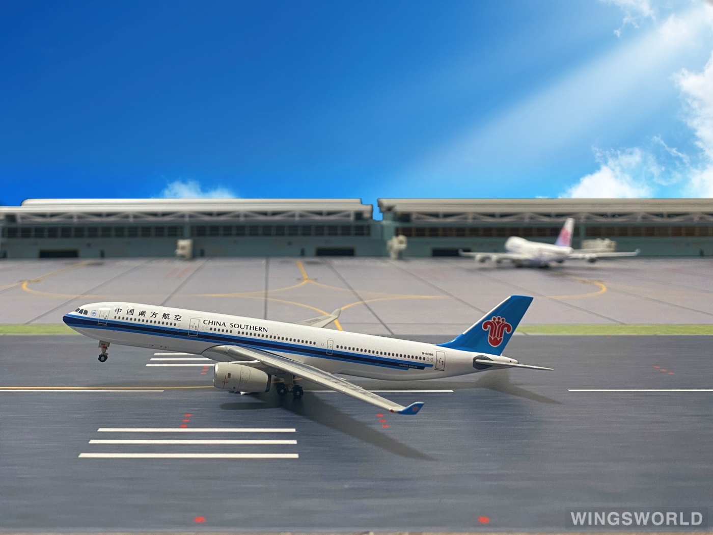 Phoenix 1:400 PH10268 China Southern 中国南方航空 Airbus A330-300 B-6086