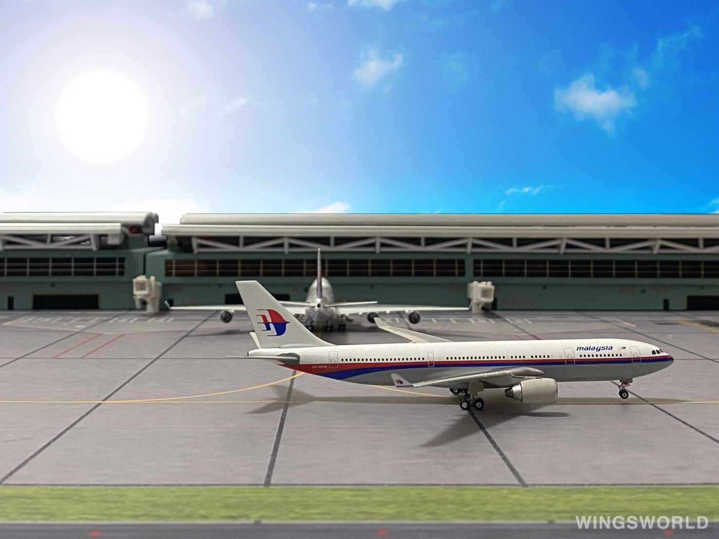 Phoenix 1:400 PH10439 Malaysia Airlines 马来西亚航空 Airbus A330-200 9M-MKW