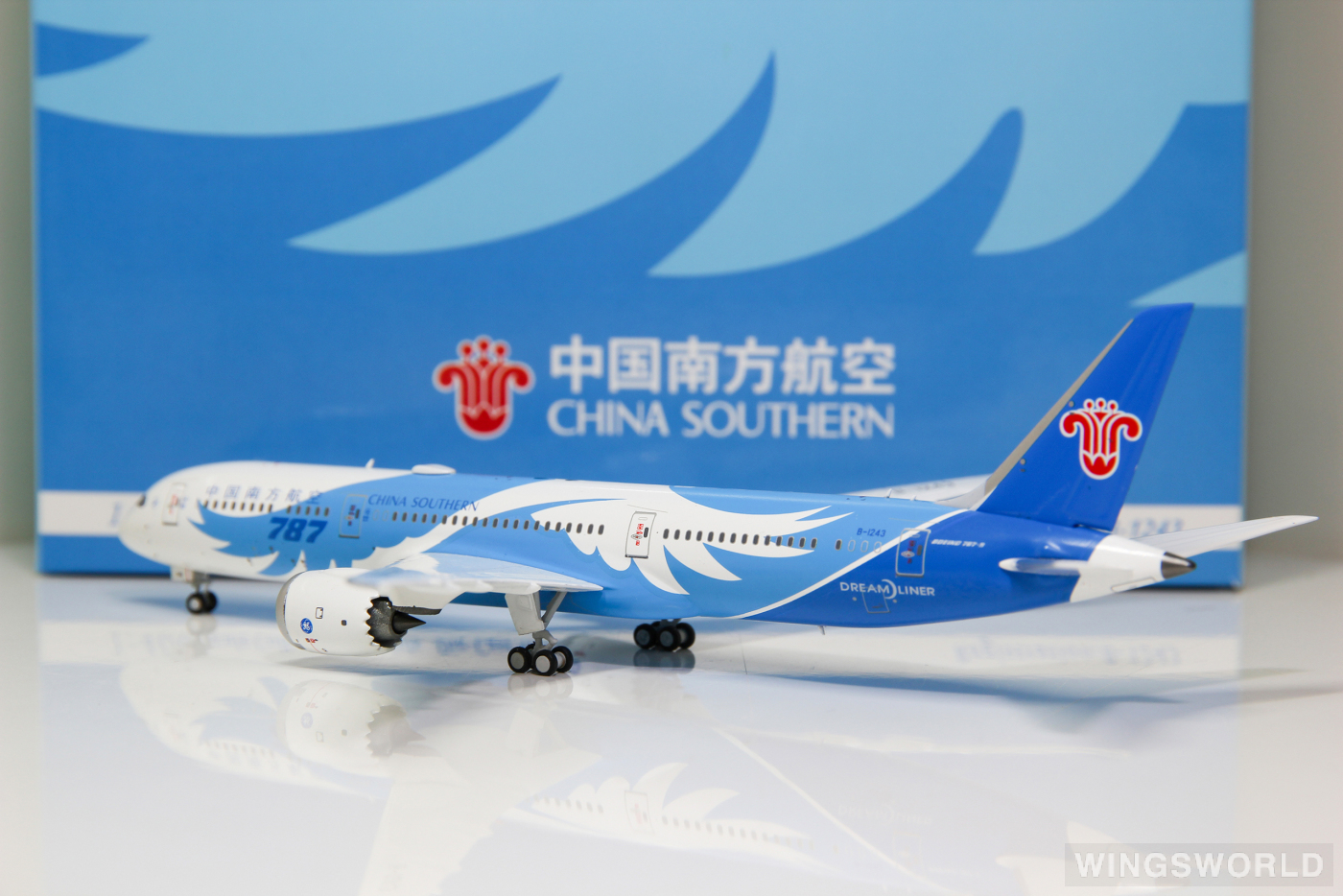 NGmodels 1:400 NG55003 China Southern 中国南方航空 Boeing 787-9 B-1243