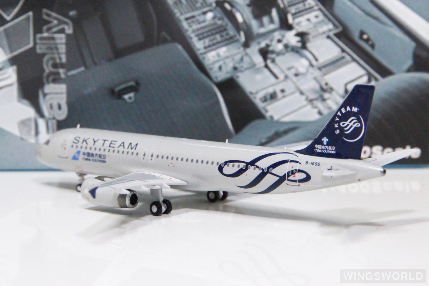 Pandamodel 1:400 202021 China Southern 中国南方航空 Airbus A320 B-1696