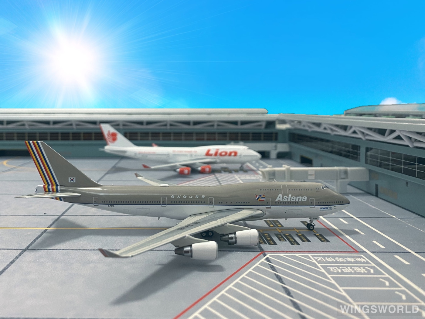 Phoenix 1:400 PH10739 Asiana 韩亚航空 Boeing 747-400 HL7418