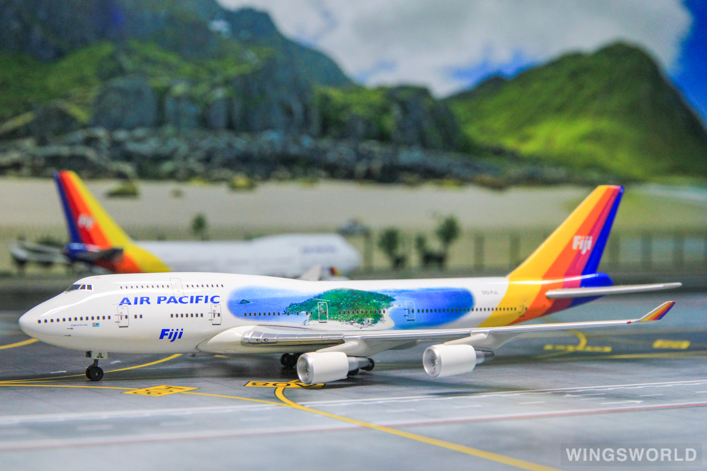 Phoenix 1:400 PHXAPC024 Air Pacific 斐济太平洋航空 Boeing 747-400 DQ-FJL