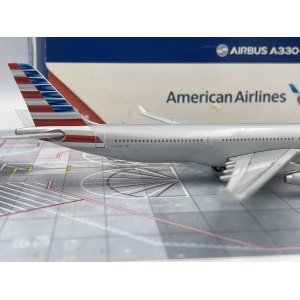 American Airlines 美国航空 Airbus A330-300 N270AY 2012s colors. With rolling gears. GJAAL1455 Geminijets 1:400