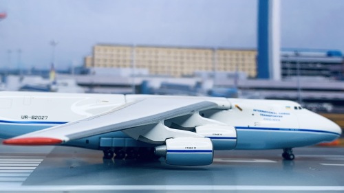 Geminijets 1:400 Antonov An-124 Antonov 安东诺夫GJADB581 UR