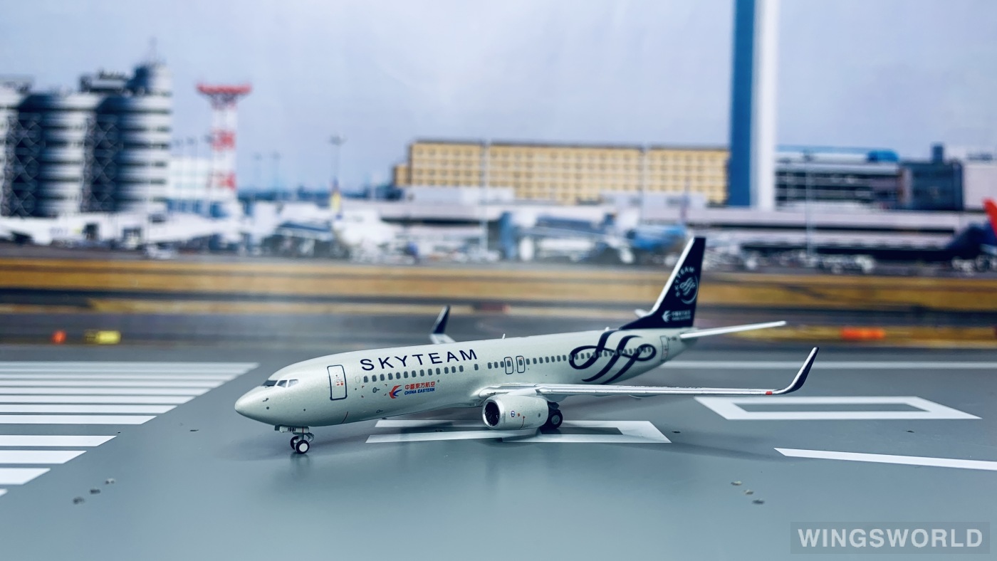 Pandamodel 1:400 202039 China Eastern 中国东方航空 Boeing 737-800 B-1981