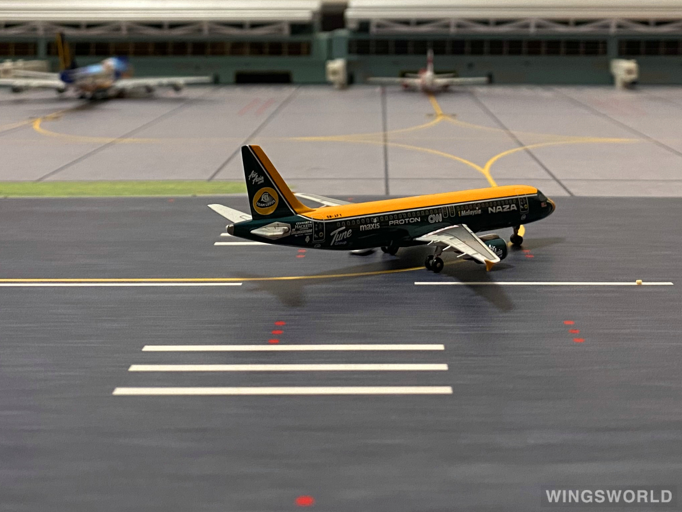 Phoenix 1:400 PH10547 AirAsia 亚洲航空 Airbus A320 9M-AFY