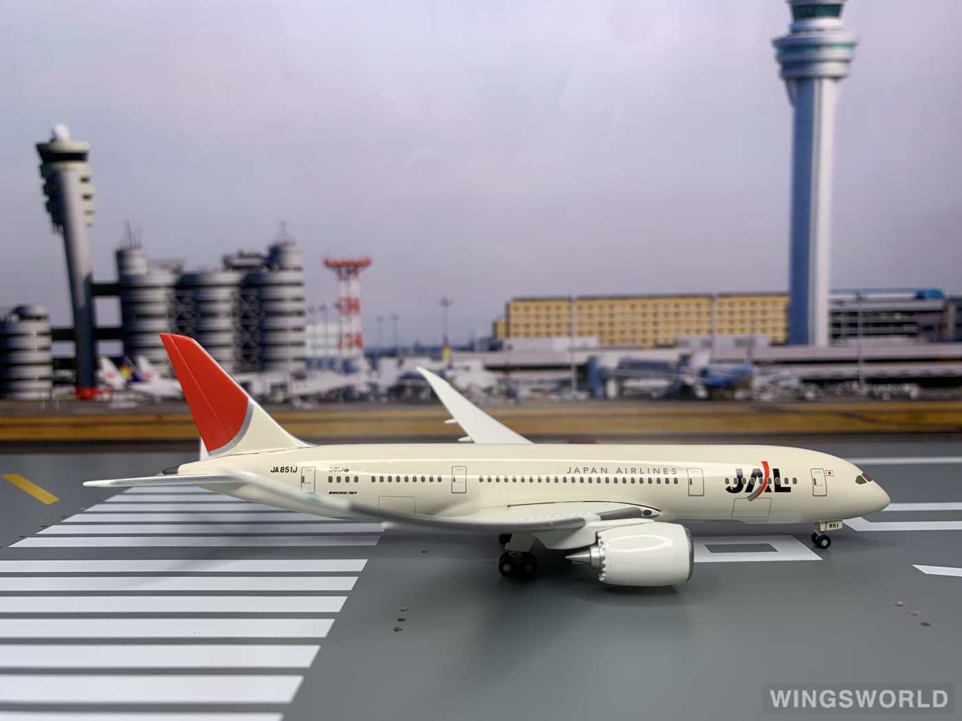 Herpa 1:400 561914 Japan Airlines 日本航空 Boeing 787-8 JA851J