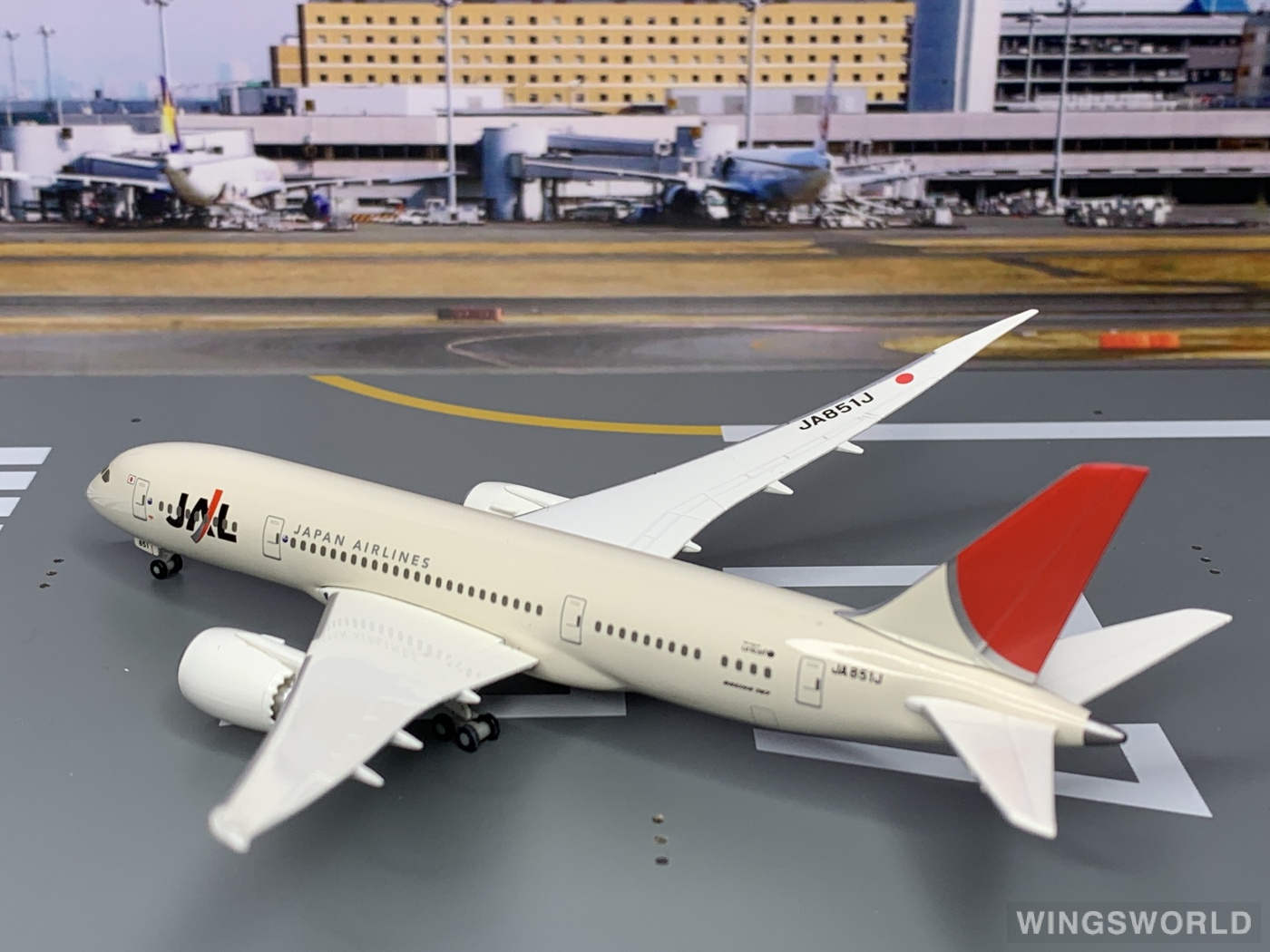 Herpa 1:400 561914 Japan Airlines 日本航空 Boeing 787-8 JA851J