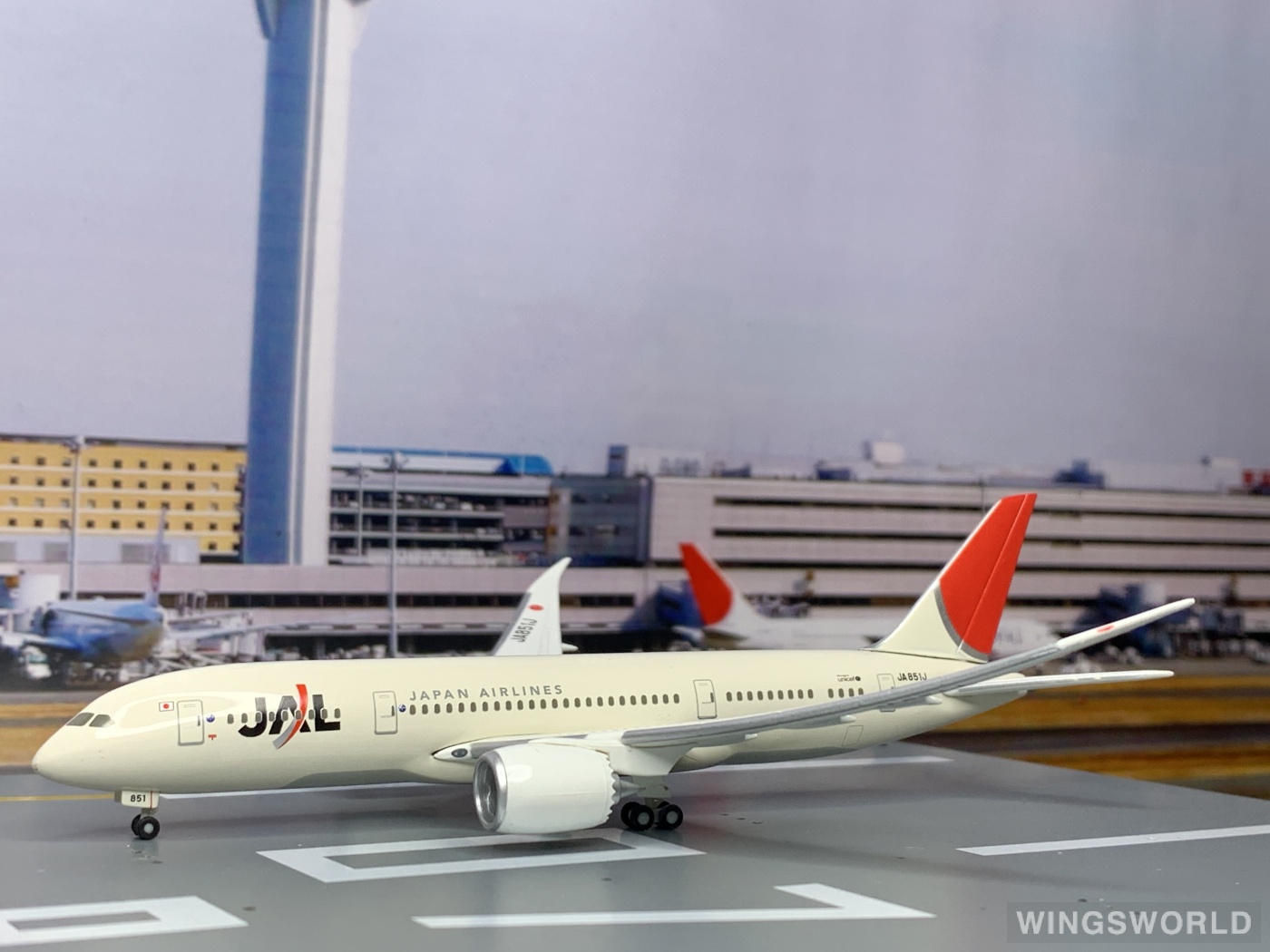 Herpa 1:400 561914 Japan Airlines 日本航空 Boeing 787-8 JA851J