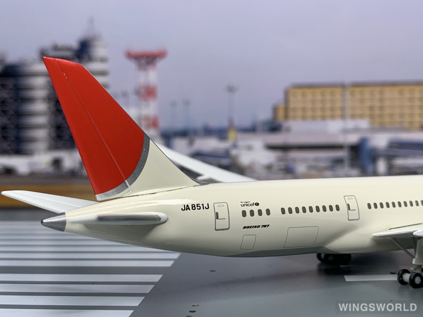 Herpa 1:400 561914 Japan Airlines 日本航空 Boeing 787-8 JA851J