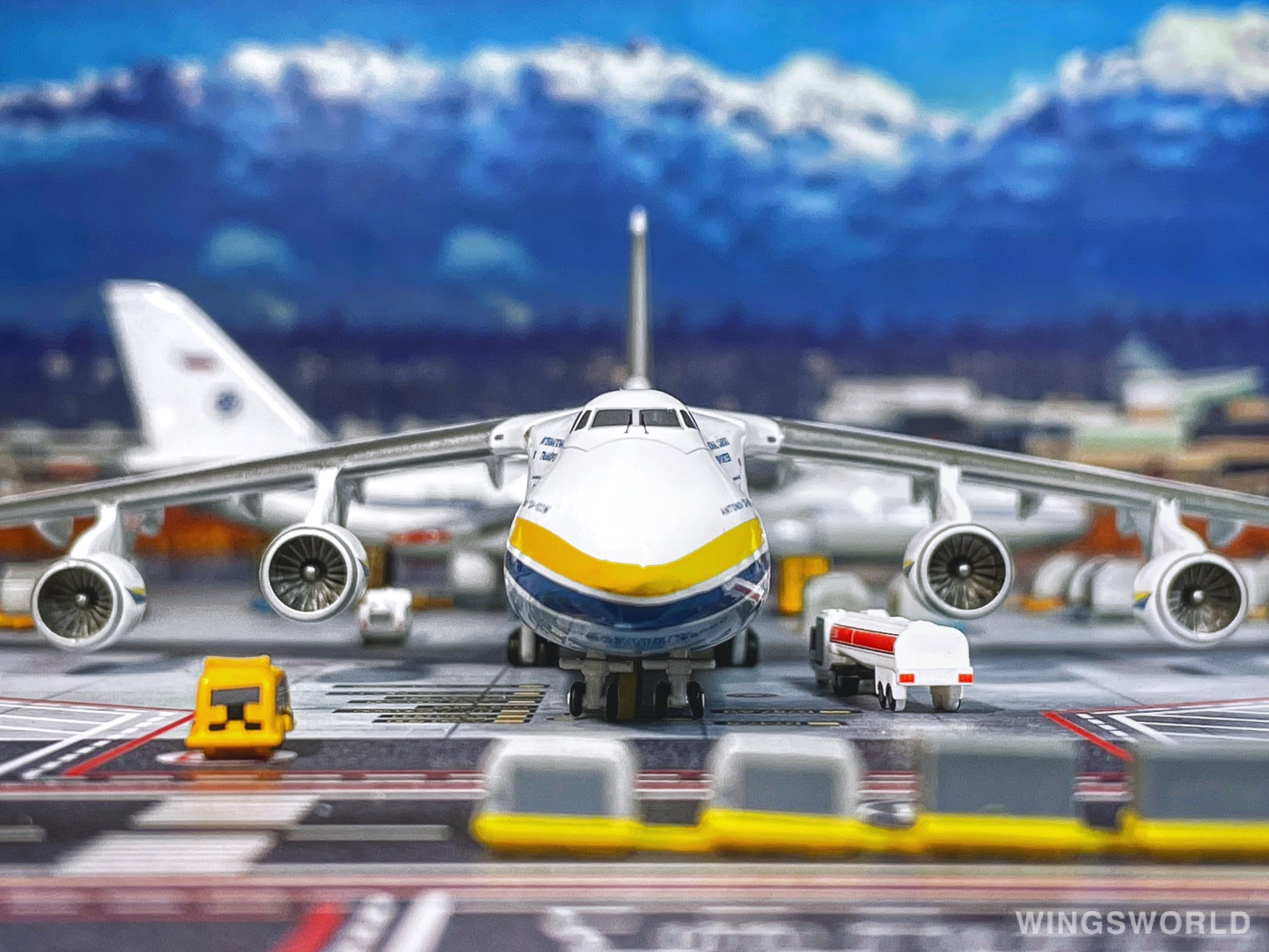 Geminijets 1:400 GJADB1468 Antonov 安东诺夫 Antonov An-124 UR-82008
