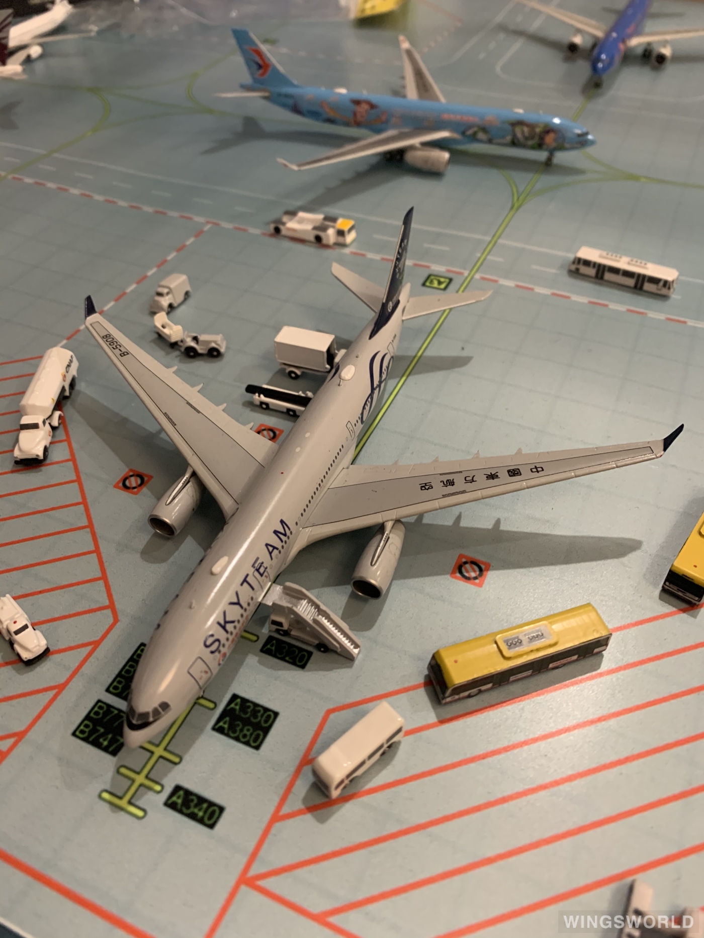 JC Wings 1:400 LH4007 China Eastern 中国东方航空 Airbus A330-200 B-5908