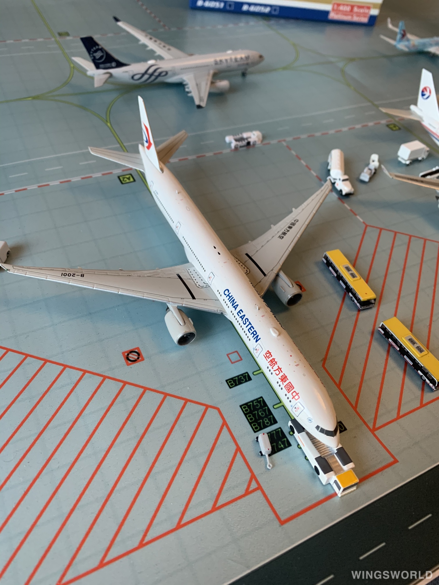 JC Wings 1:400 XX4376 China Eastern 中国东方航空 Boeing 777-300 B-2001