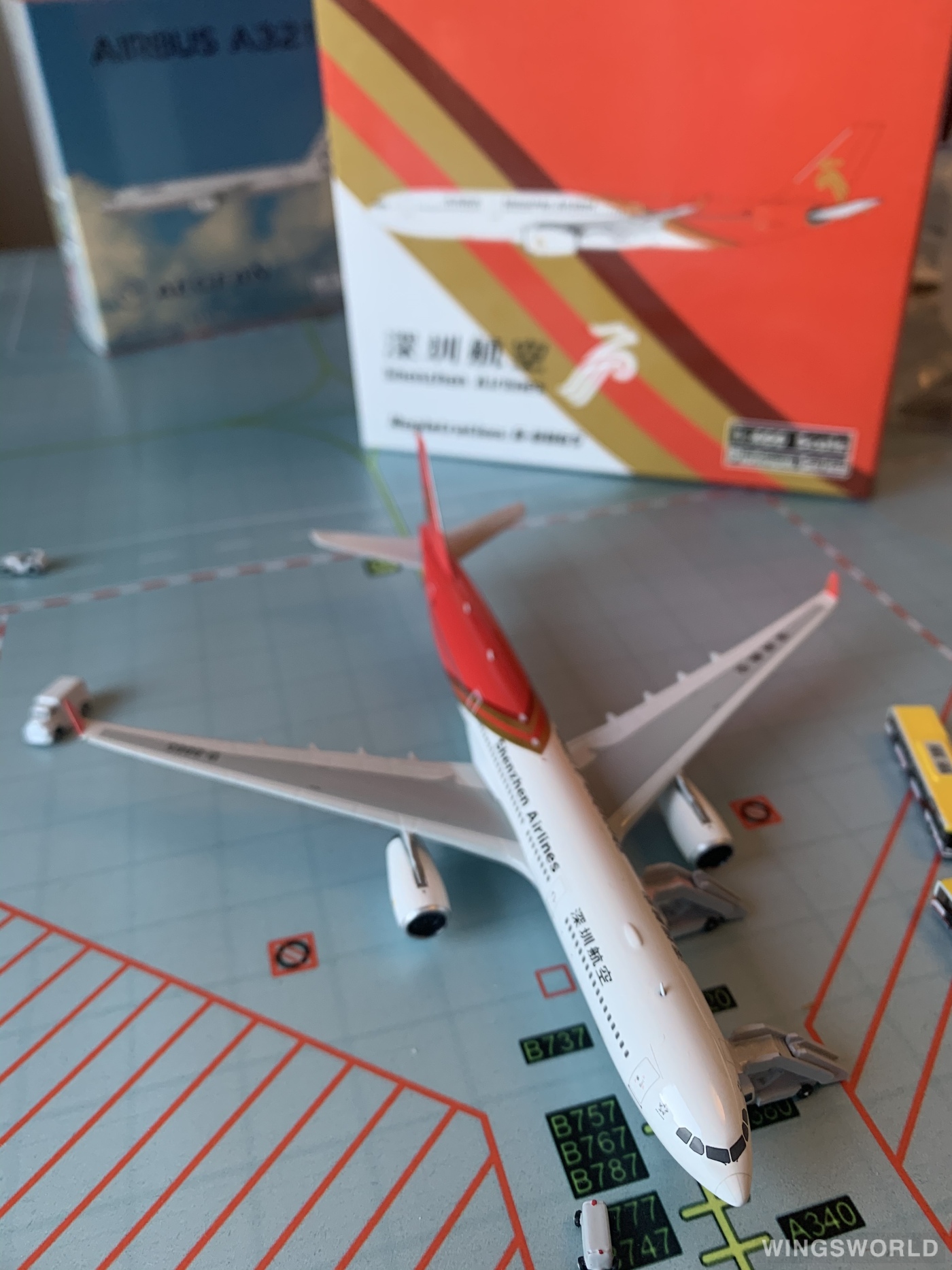Phoenix 1:400 PH11409 Shenzhen Airlines 深圳航空 Airbus A330-300 B-8865