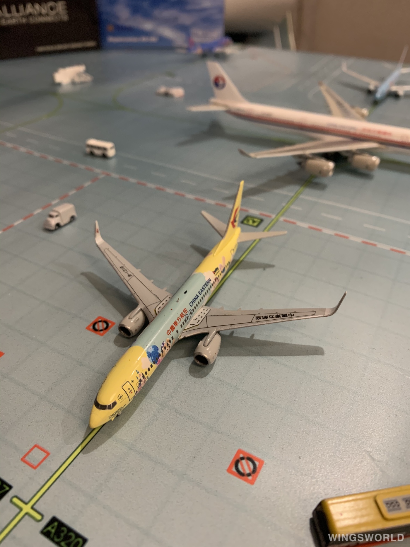 JC Wings 1:400 Boeing 737-800 China Eastern 中国东方航空