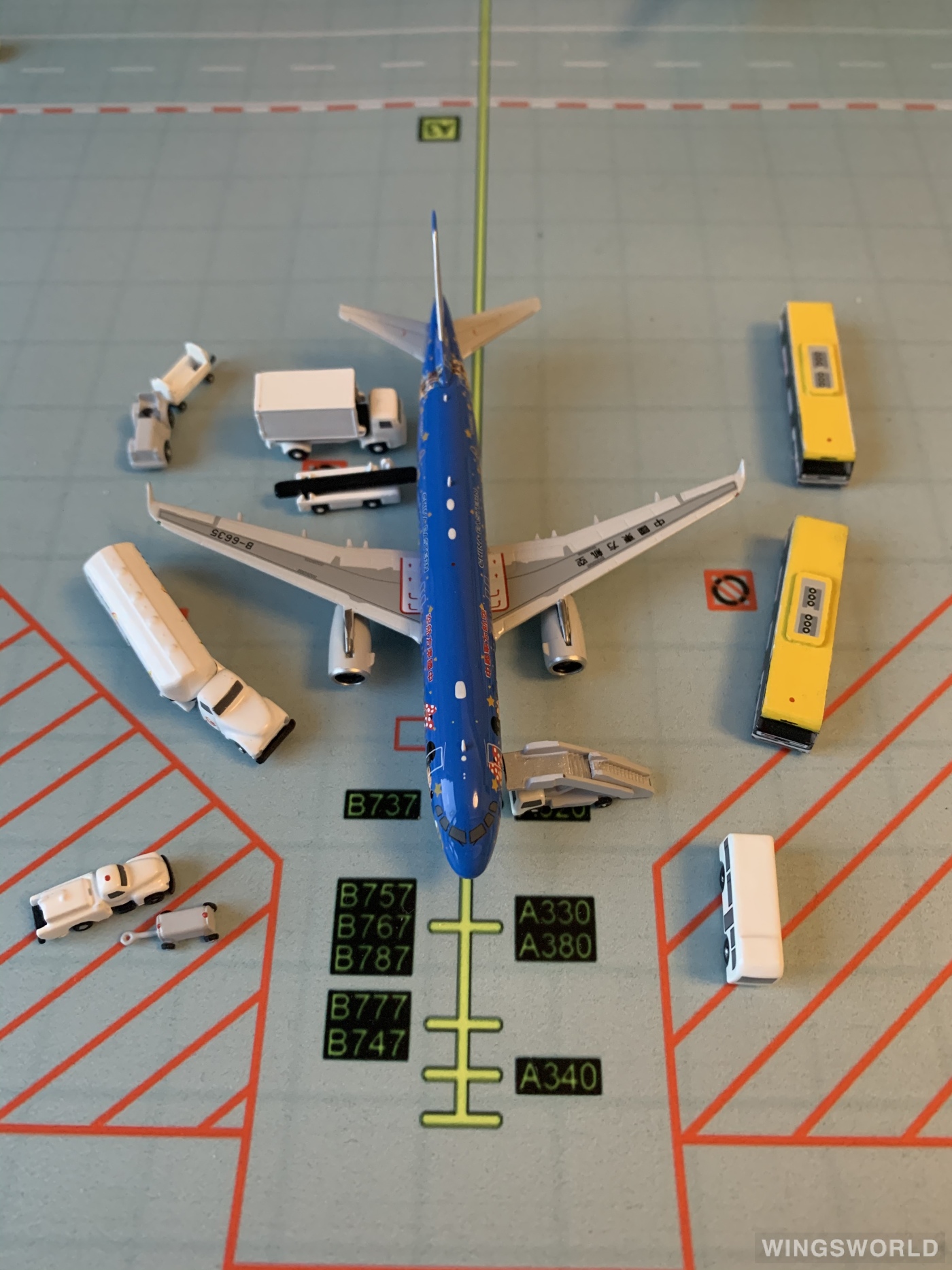 Phoenix 1:400 PH04095 China Eastern 中国东方航空 Airbus A320 B-6635