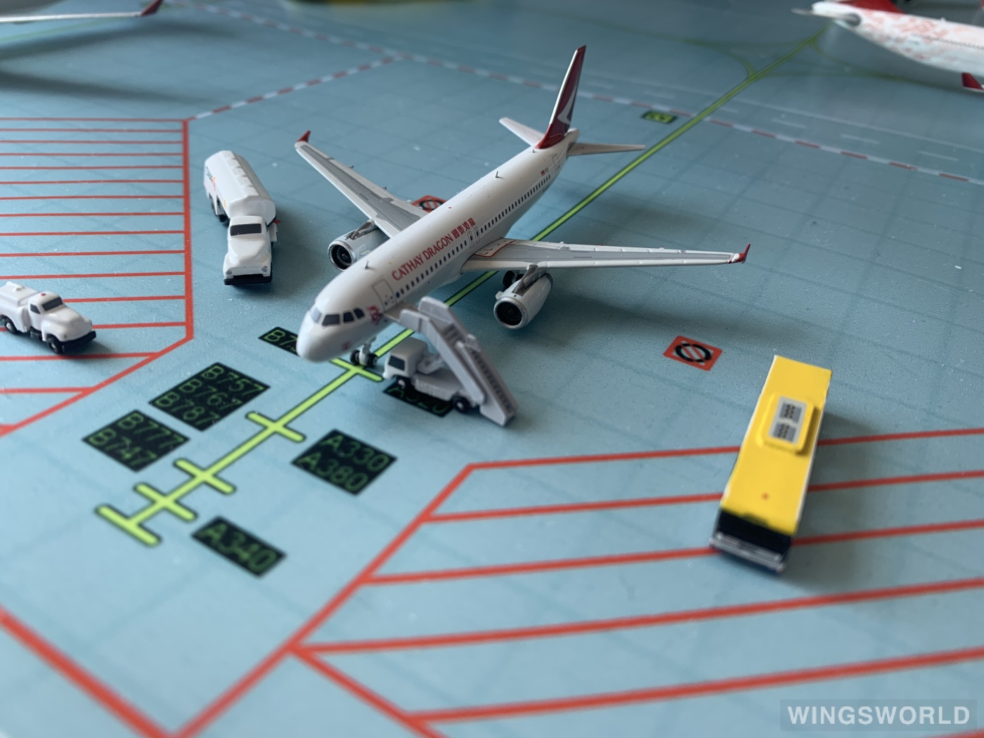 Phoenix 1:400 PH04098 Cathay Dragon 国泰港龙航空 Airbus A320 B-HSO