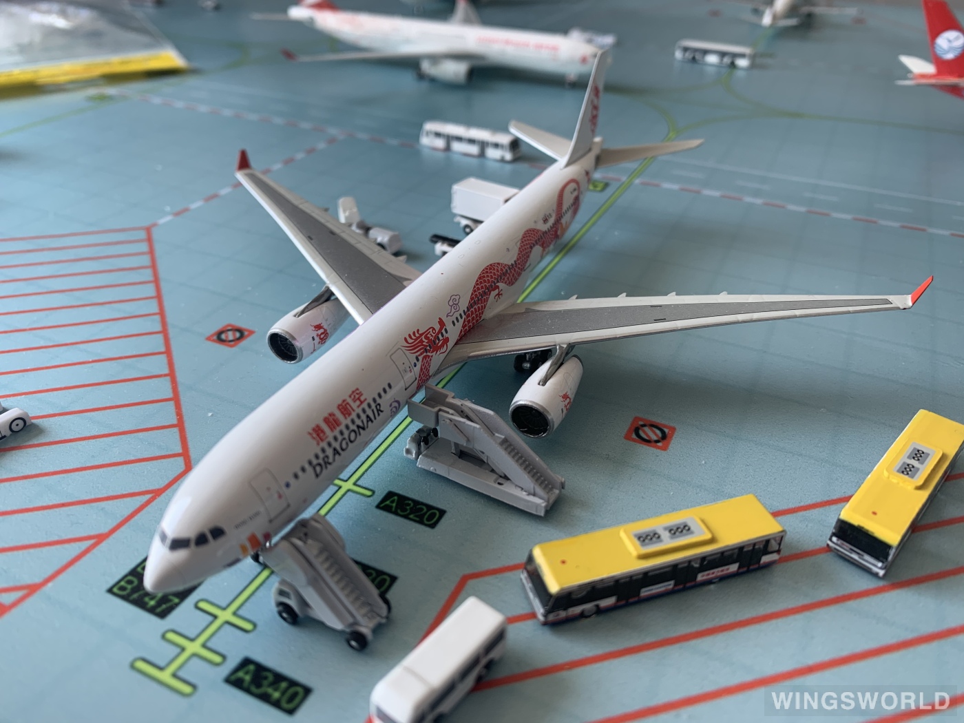 Phoenix 1:400 PHBHWG Dragonair 港龙航空 Airbus A330-300 B-HWG