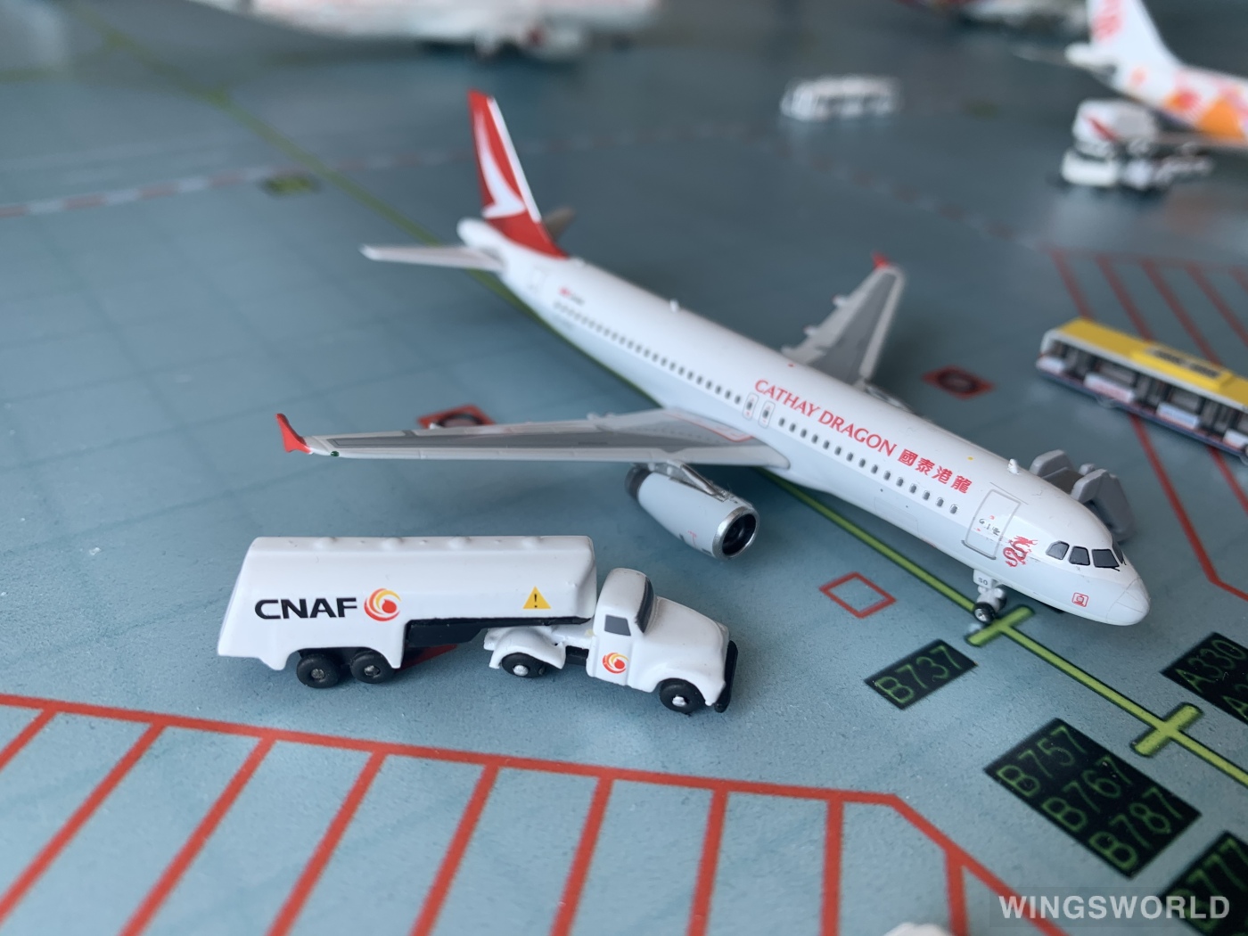 Phoenix 1:400 PH04098 Cathay Dragon 国泰港龙航空 Airbus A320 B-HSO