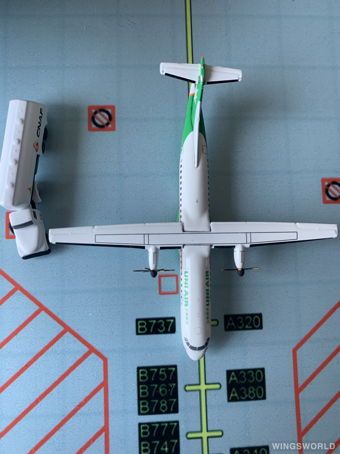 JC Wings 1:400 XX4379 UNI Air 立荣航空 ATR 72 B-17007