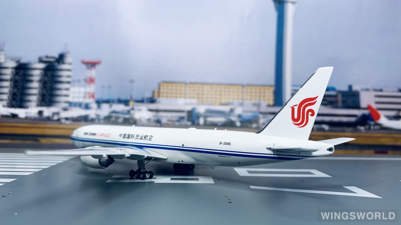 Phoenix 1:400 PH10879 Air China Cargo 中国国际货运航空 Boeing 777F B-2095