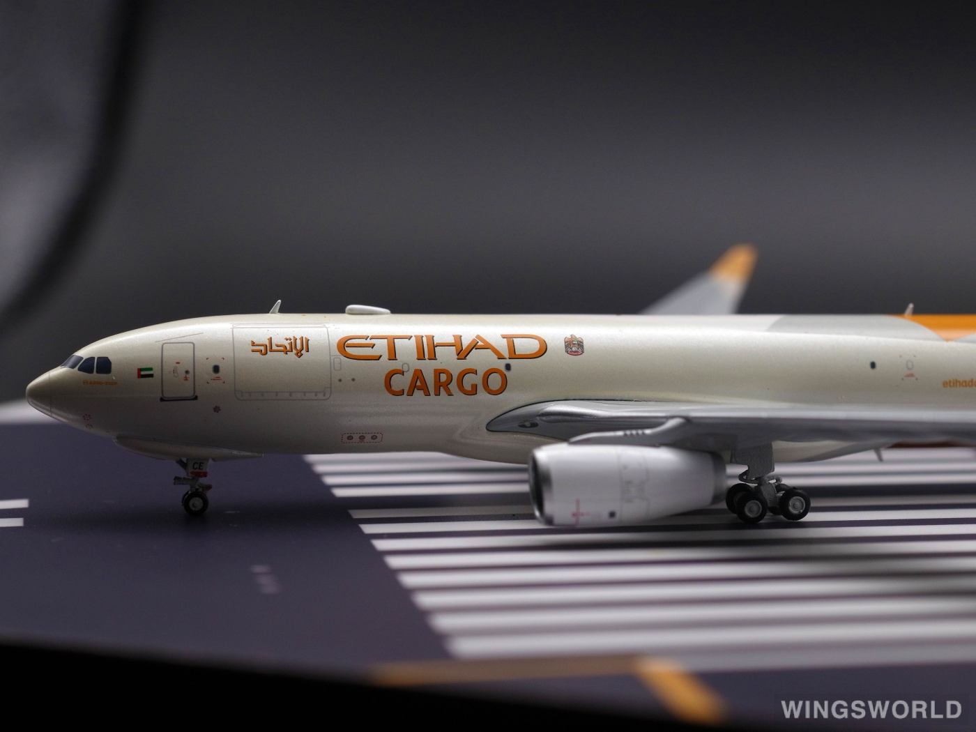 JC Wings 1:400 XX4103 Etihad Airways 阿提哈德航空 Airbus A330-200 A6-DCE