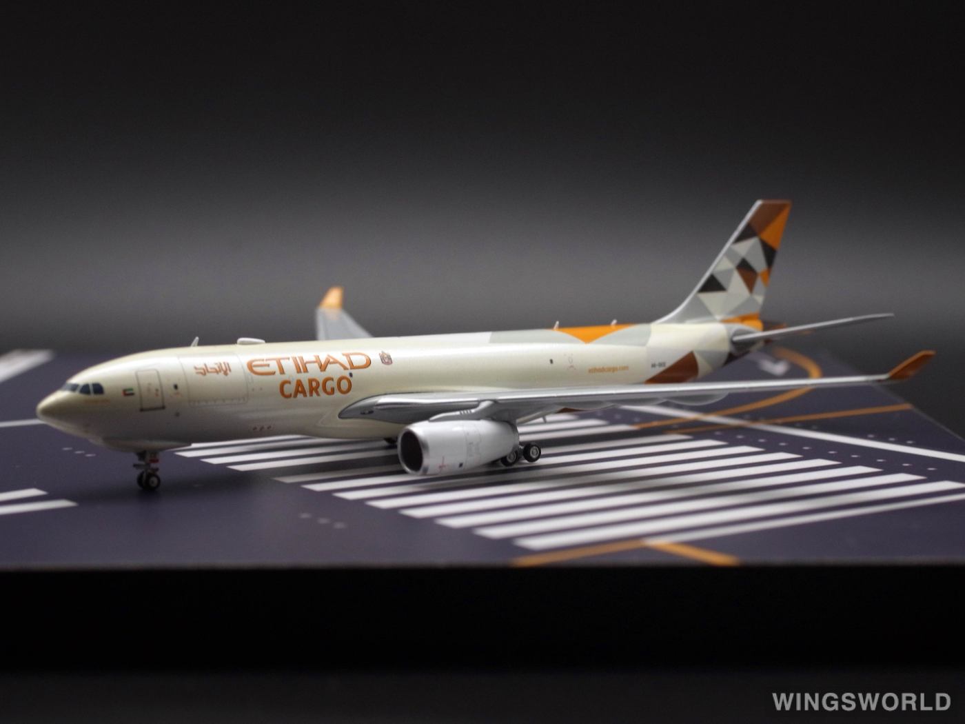 JC Wings 1:400 XX4103 Etihad Airways 阿提哈德航空 Airbus A330-200 A6-DCE