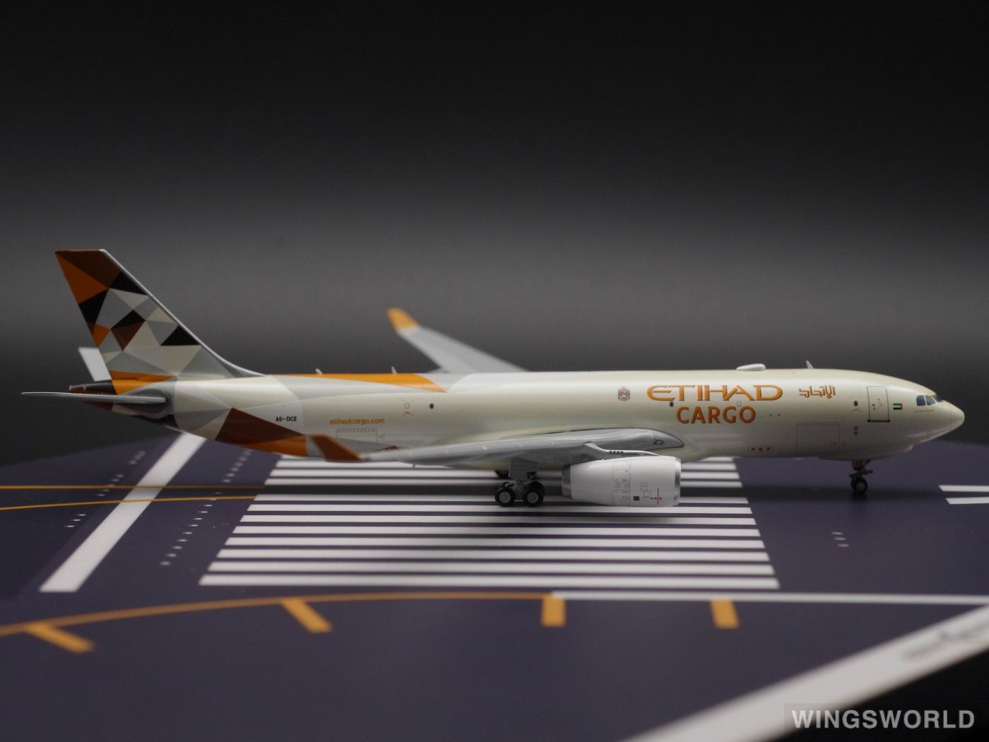 JC Wings 1:400 XX4103 Etihad Airways 阿提哈德航空 Airbus A330-200 A6-DCE