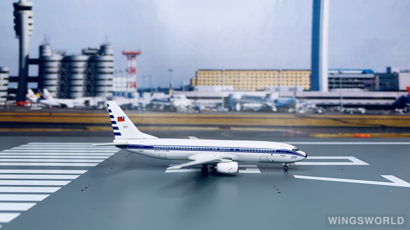 Dragon Models 1:400 55355-1 ROCAF 中国台湾空军 Boeing 737-800 3701