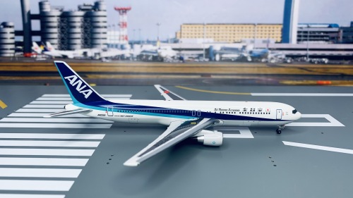 ANA 全日空 Boeing 767-300 JA8358 汉字Logo  ACJA8358 AeroClassics 1:400