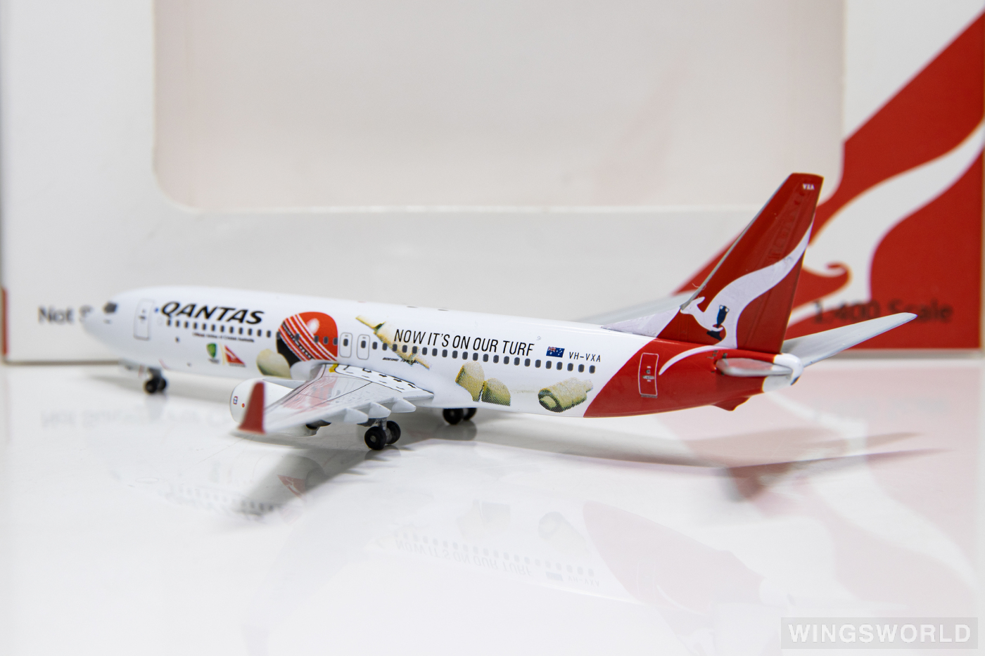 Apollo 1:400 A13075 Qantas 澳洲航空 Boeing 737-800 VH-VXA