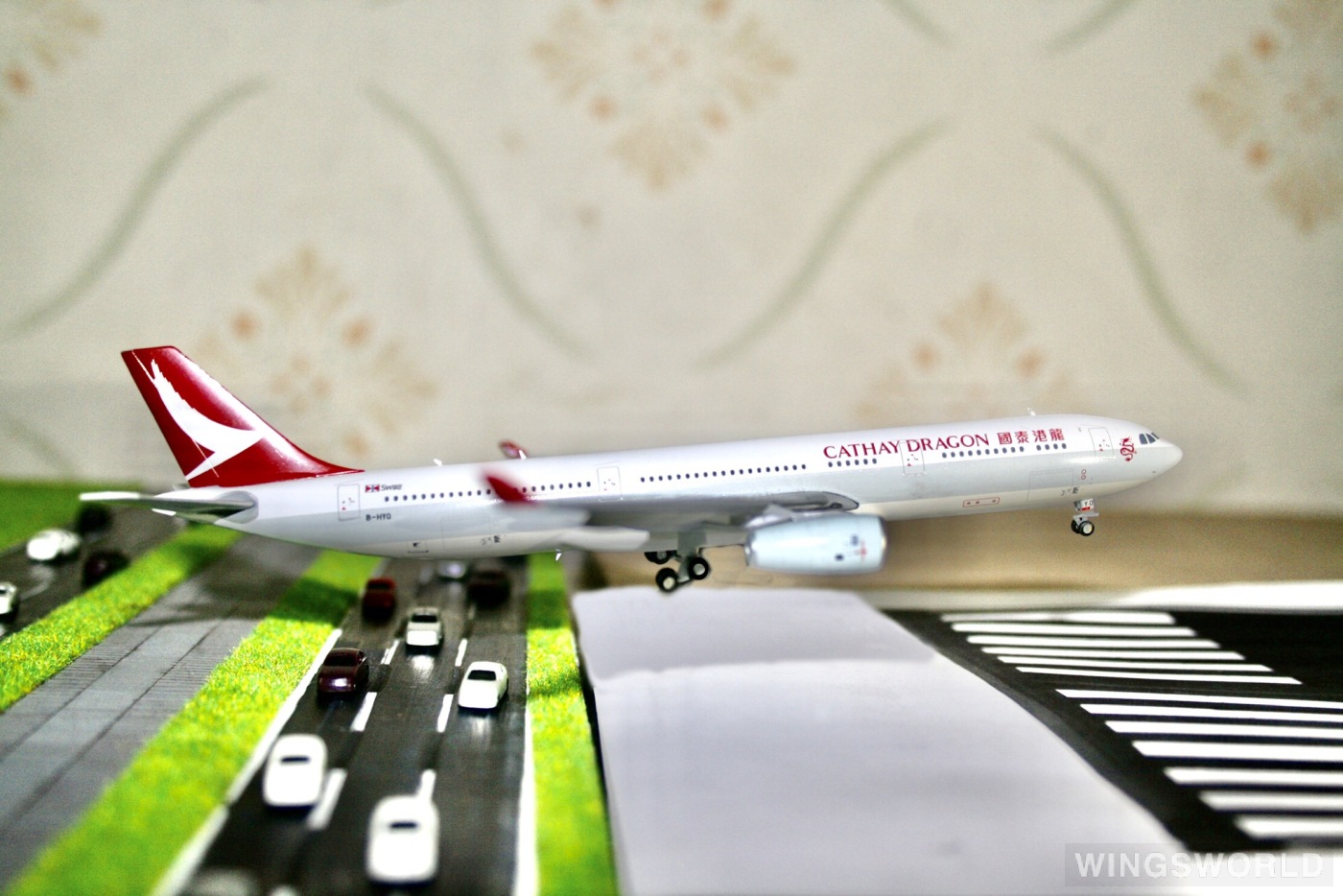 JC Wings 1:400 XX4002 Cathay Dragon 国泰港龙航空 Airbus A330-300 B-HYQ