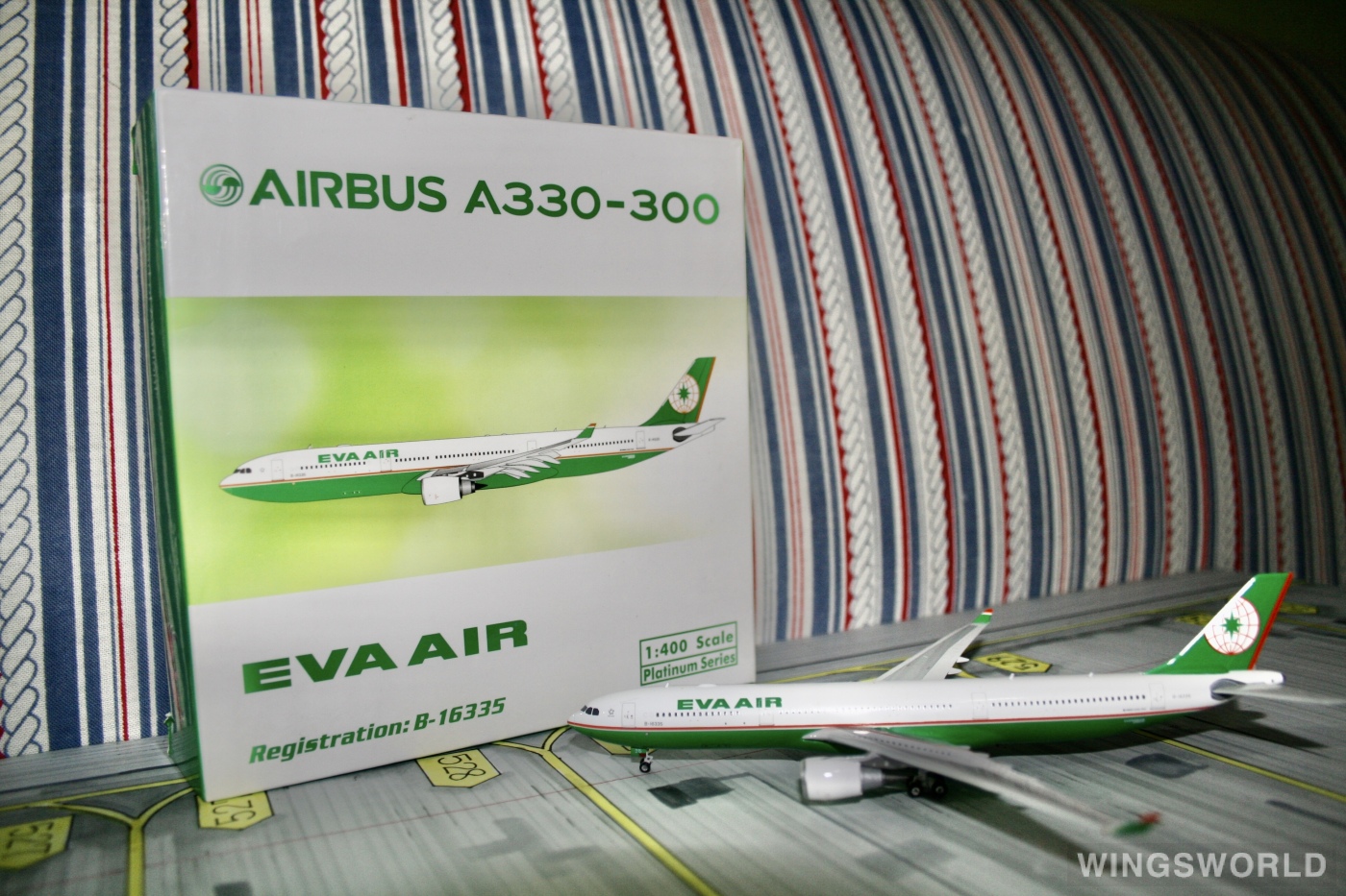 Phoenix 1:400 PH11272 EVA Air 长荣航空 Airbus A330-300 B-16335