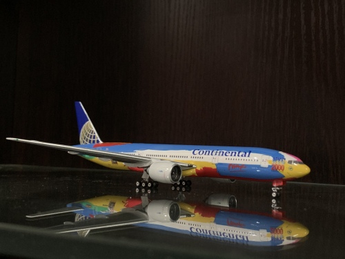 Continental Airlines 美国大陆航空 Boeing 777-200 N77014 Peter Max PH10357 Phoenix 1:400