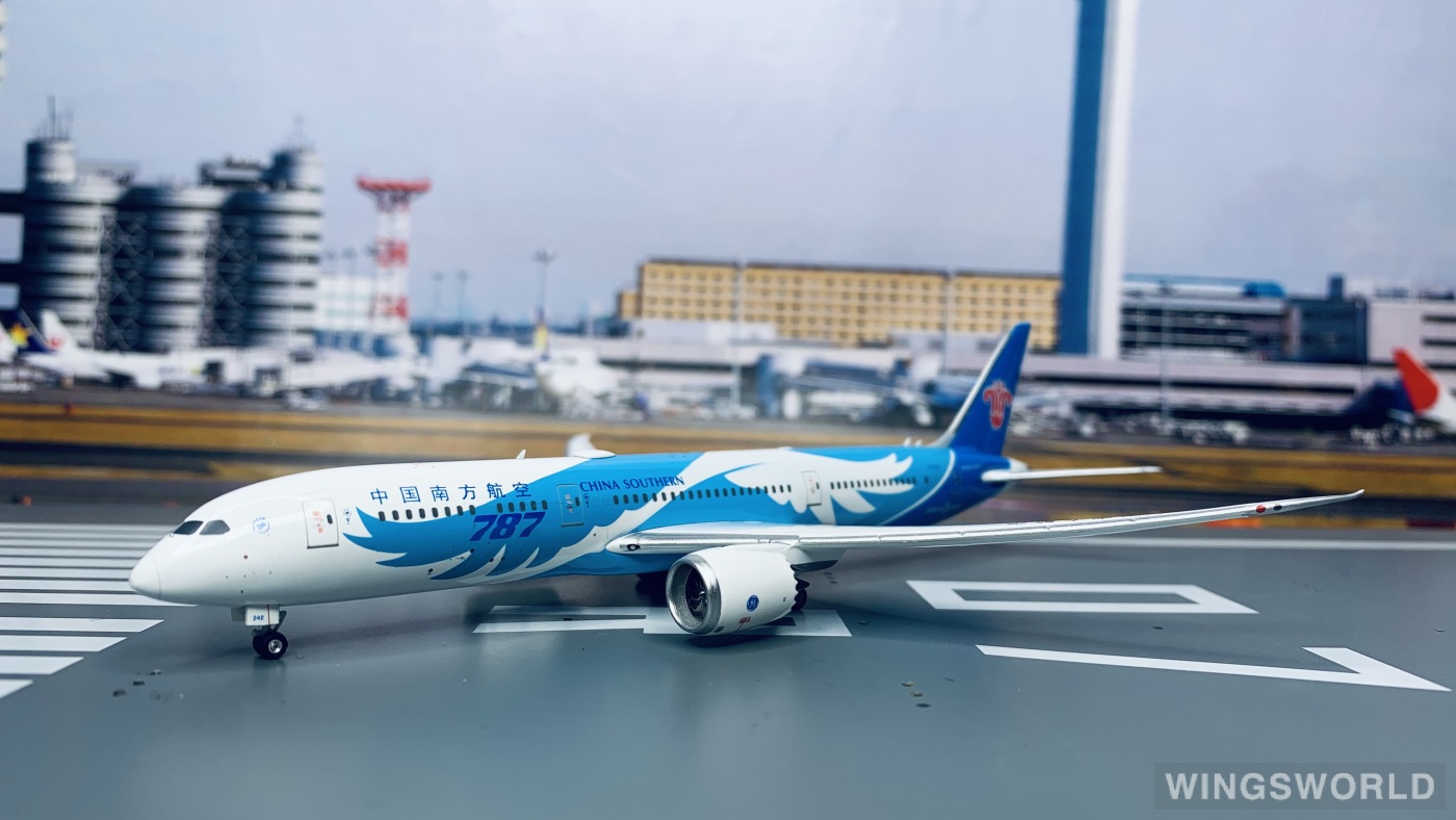 Phoenix 1:400 PH11467 China Southern 中国南方航空 Boeing 787-9 B-1242