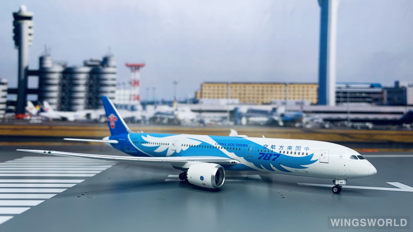 Phoenix 1:400 PH11467 China Southern 中国南方航空 Boeing 787-9 B-1242