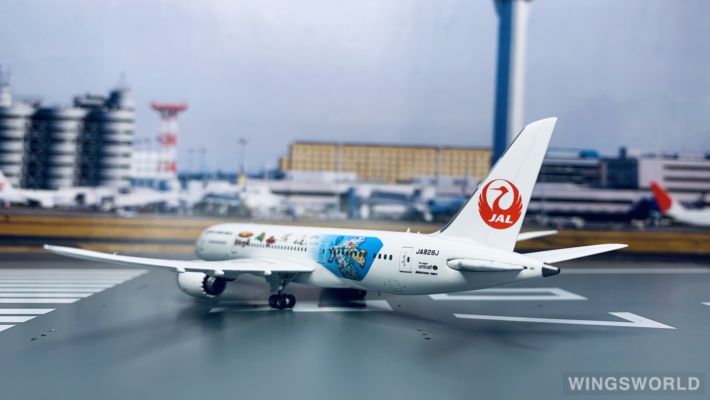 Phoenix 1:400 PH10717 Japan Airlines 日本航空 Boeing 787-8 JA828J