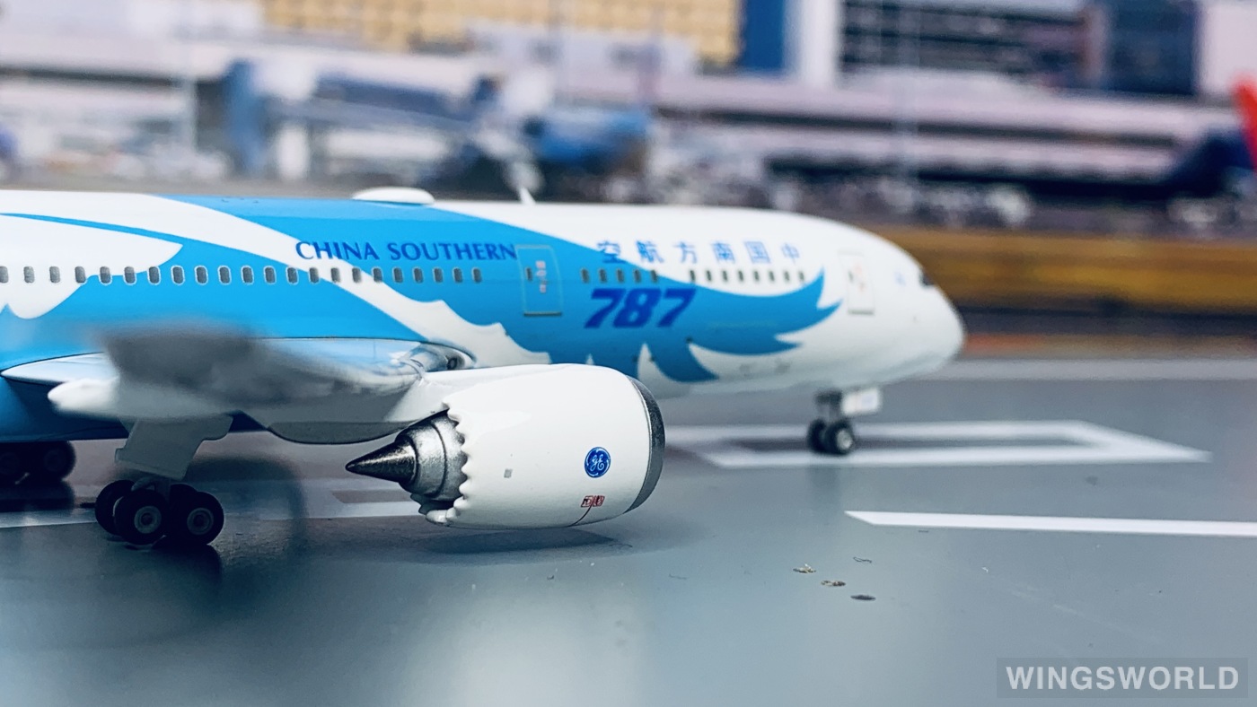 Phoenix 1:400 PH11467 China Southern 中国南方航空 Boeing 787-9 B-1242