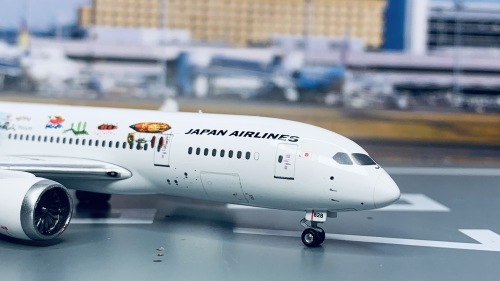 Phoenix 1:400 Boeing 787-8 Japan Airlines 日本航空PH10717 JA828J