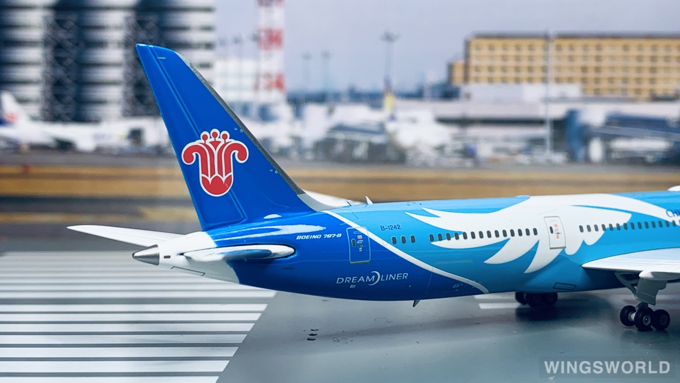 Phoenix 1:400 PH11467 China Southern 中国南方航空 Boeing 787-9 B-1242