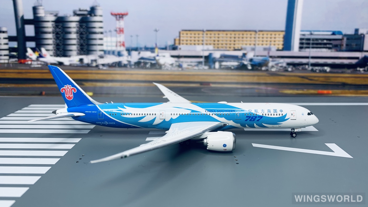 Phoenix 1:400 PH11467 China Southern 中国南方航空 Boeing 787-9 B-1242
