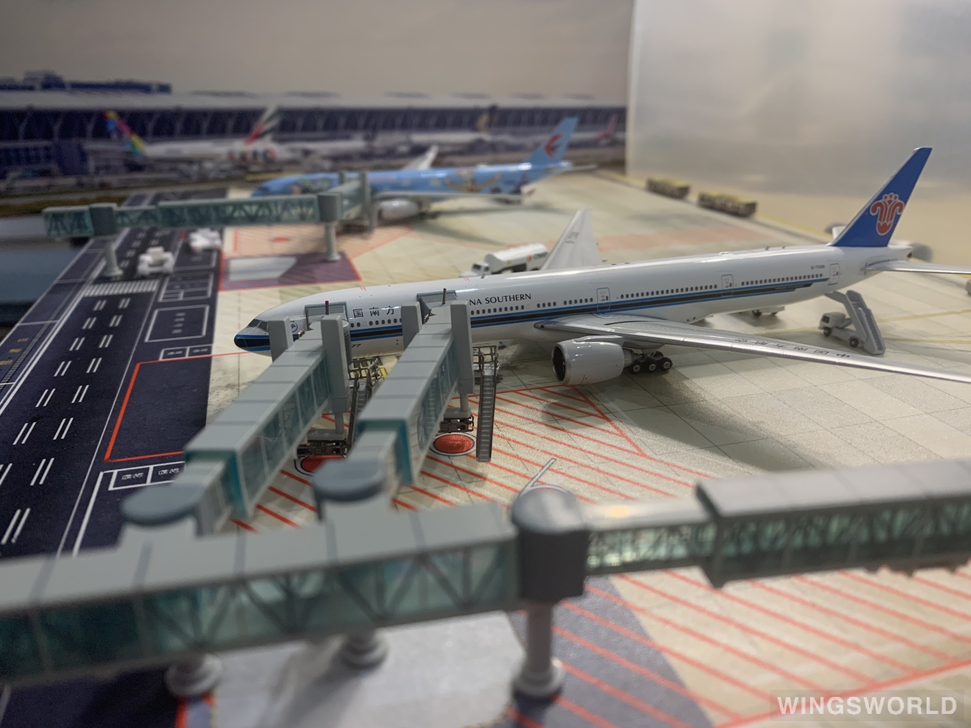 Phoenix 1:400 PH11307 China Southern 中国南方航空 Boeing 777-300 B-7588
