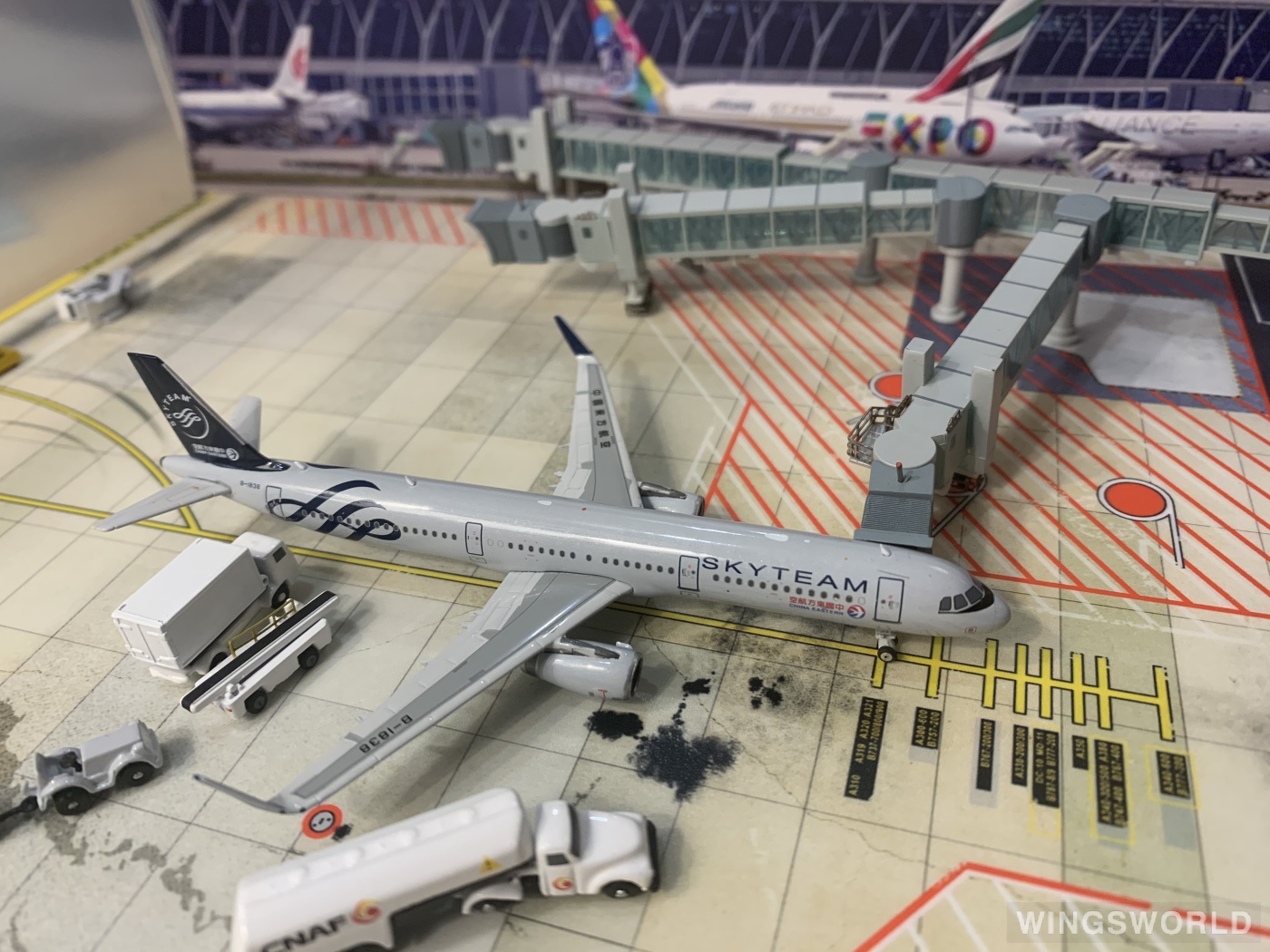 Phoenix 1:400 PH11661 China Eastern 中国东方航空 Airbus A321 B-1838