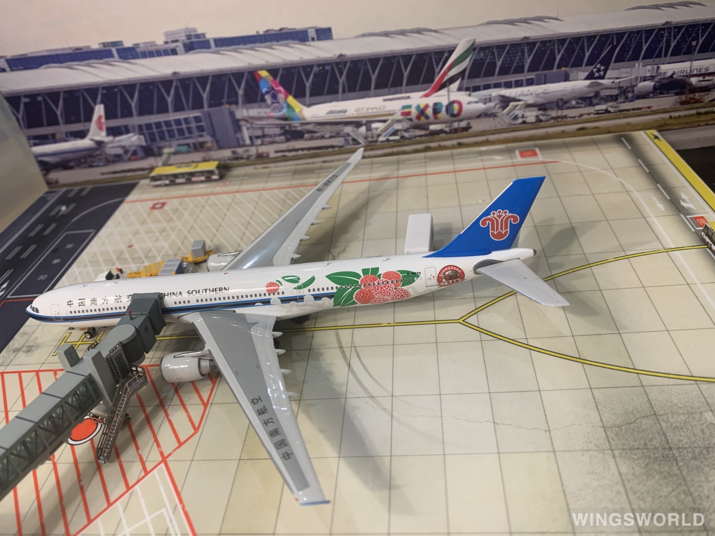 Phoenix 1:400 PH11620 China Southern 中国南方航空 Airbus A330-300 B-8870