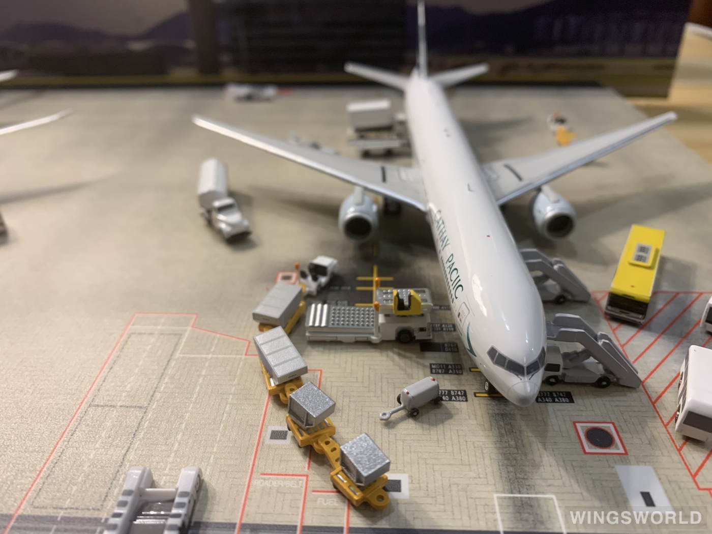 Phoenix 1:400 PH04290 Cathay Pacific 国泰航空 Boeing 777-300 B-HNO
