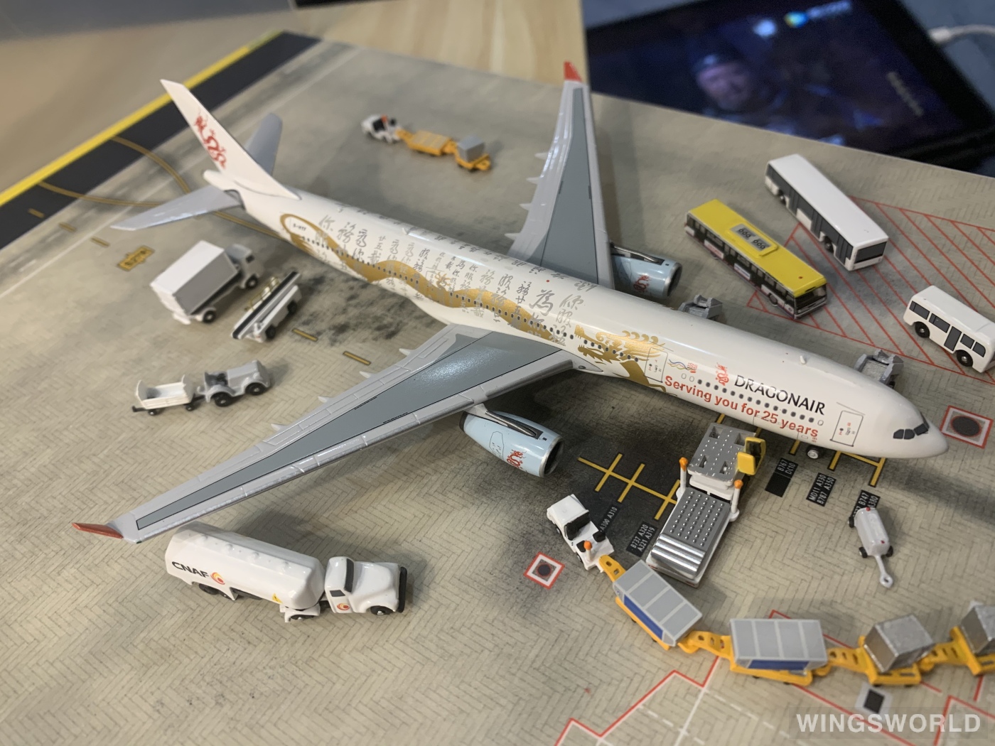 Skywings 1:400 SKY-047 Dragonair 港龙航空 Airbus A330-300 B-HYF